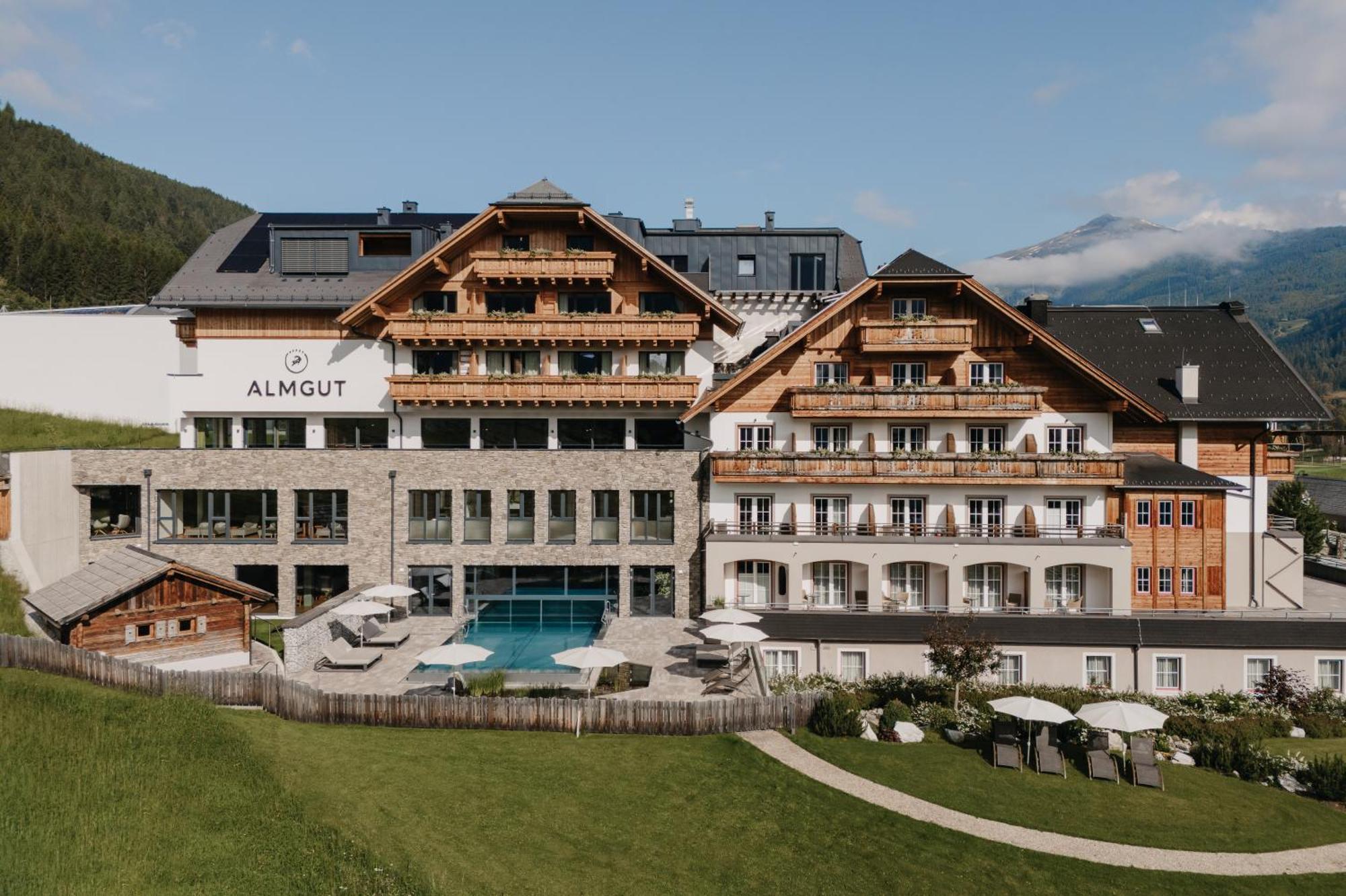 Almgut - Mountain Wellness Hotel Sankt Margarethen im Lungau Exterior foto